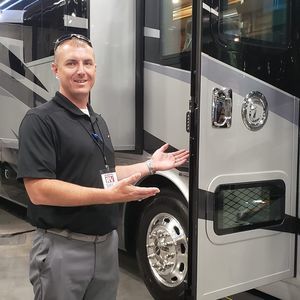 Meet your Posher, Derek